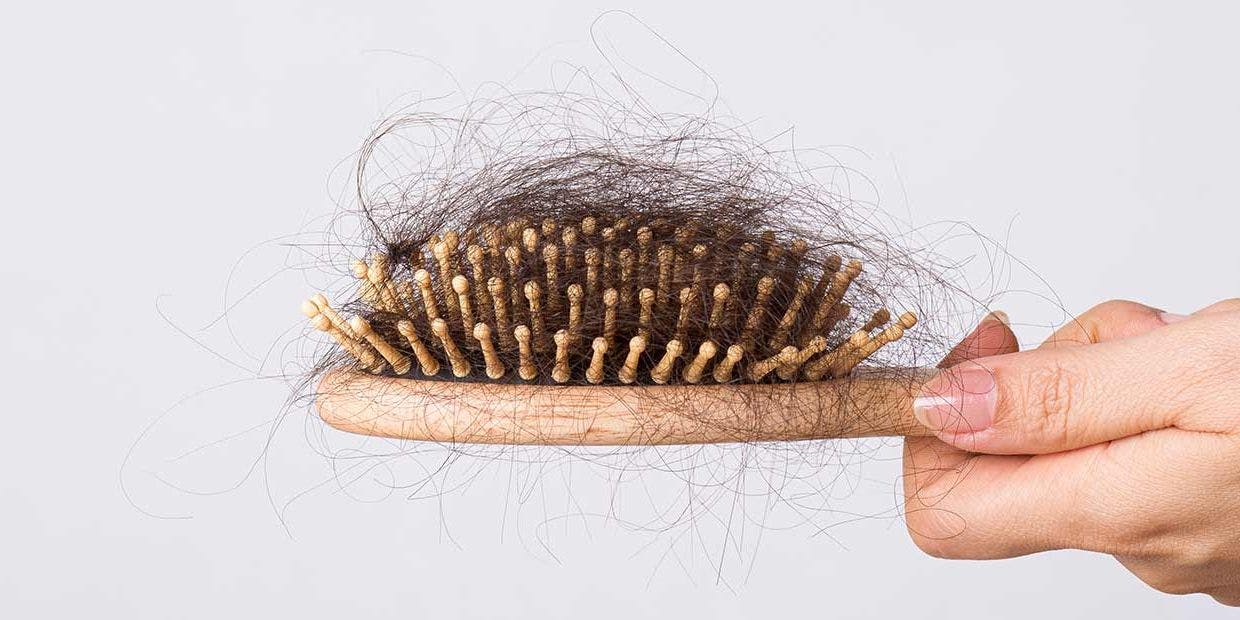 Cover Image for 12 perguntas frequentes sobre queda de cabelo feminina e as respostas que precisa saber!